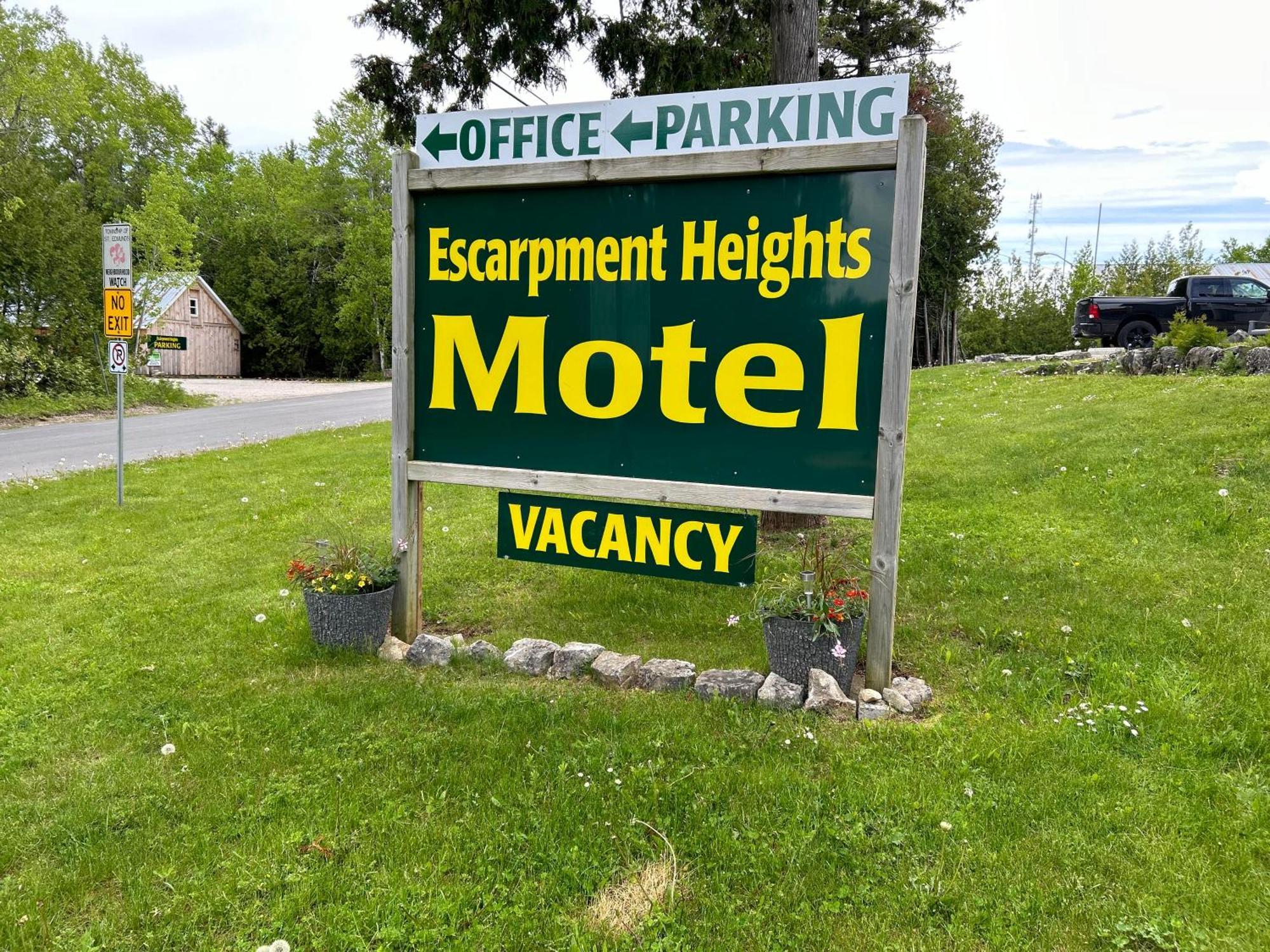 Escarpment Heights Motel โทเบอร์มอรี ภายนอก รูปภาพ